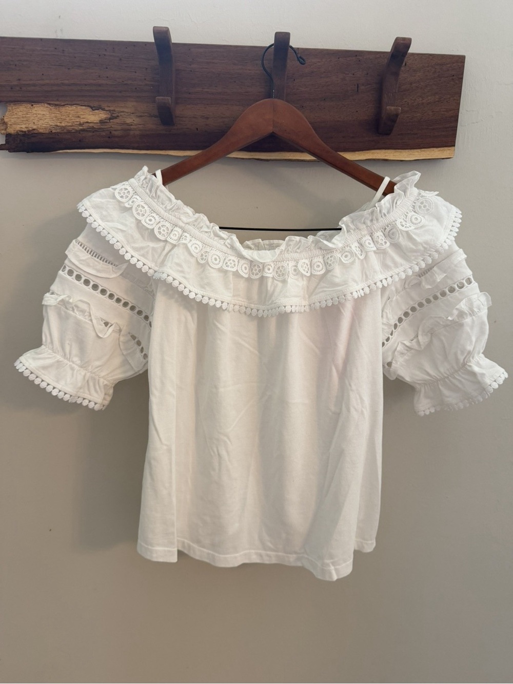 Lilly Pulitzer Brentwood Off-The-Shoulder Top Ruffle Cutout White Blouse Top